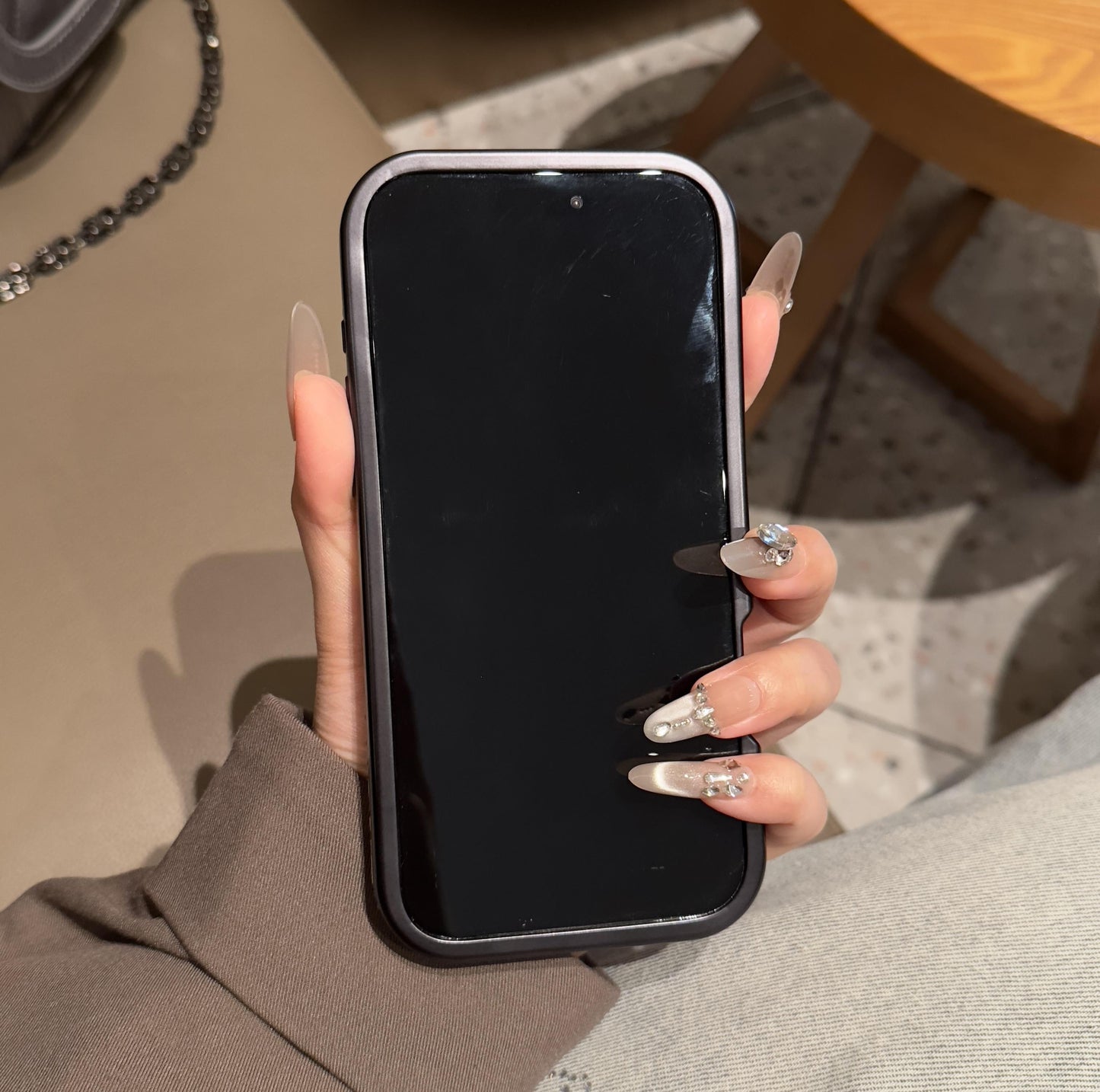 حافظة iPhone بتصميم زهور أنيقة — حماية متميزة مع تصميم أنيق