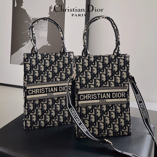 Klasická kabelka s crossbody popruhem