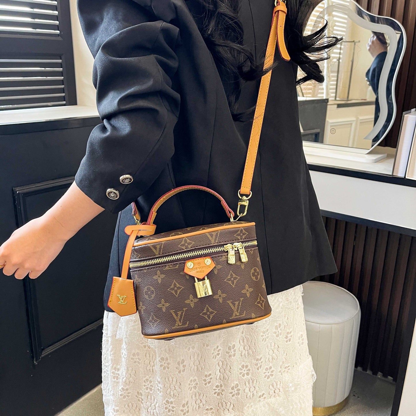 復古風格的 Box 手提包 – 優雅的 Monogram Tote Box