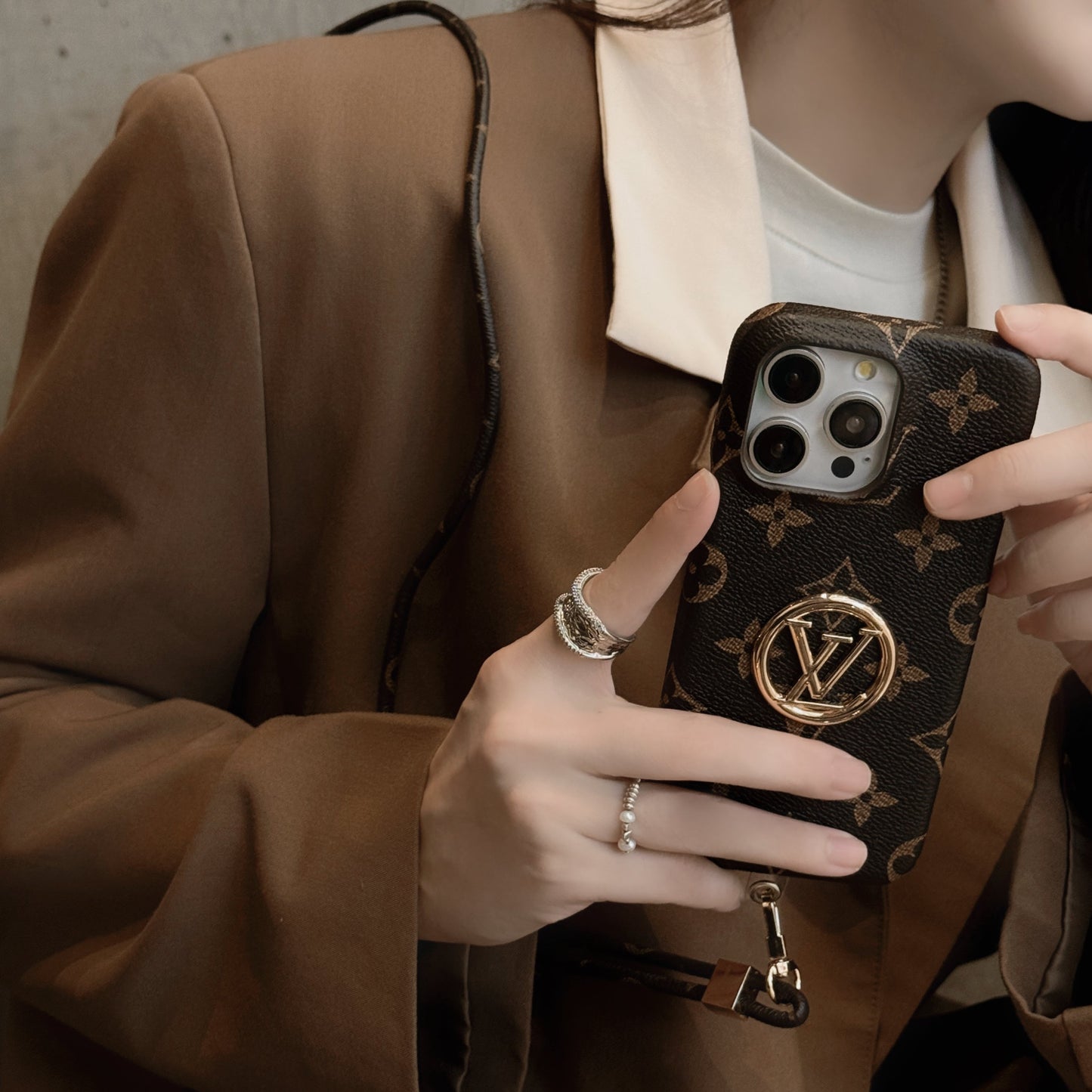 Étui pour iPhone avec chaîne de porte-cartes de luxe