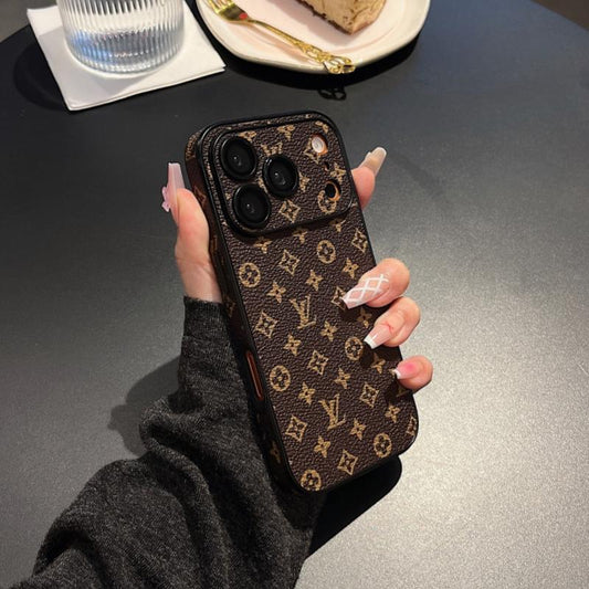 Prémiové pouzdro na iPhone s koženou texturou Monogram