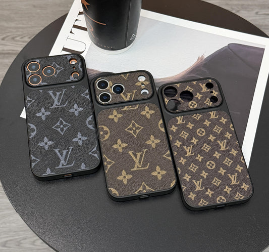 MagSafe Classic Monogram kožené pouzdro na iPhone