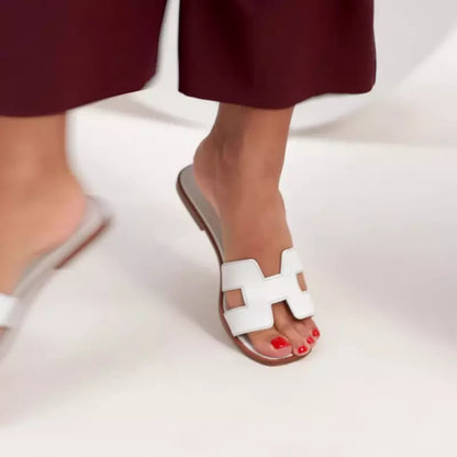 Minimal Double H Logo Slides – Minimal Chic Sandály