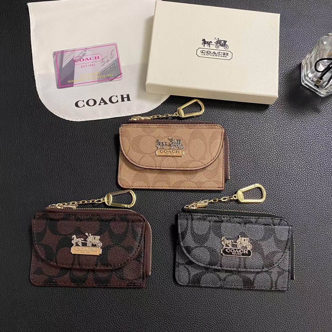 محفظة حامل بطاقات كلاسيكية من Chic CO Timeless بتصميم أنيق