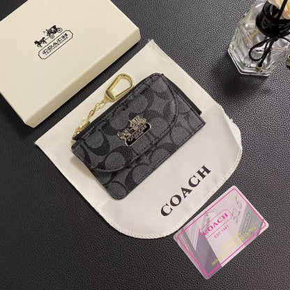 محفظة حامل بطاقات كلاسيكية من Chic CO Timeless بتصميم أنيق