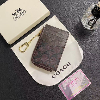 محفظة حامل بطاقات كلاسيكية من Chic CO Timeless بتصميم أنيق