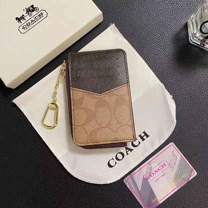 محفظة حامل بطاقات كلاسيكية من Chic CO Timeless بتصميم أنيق