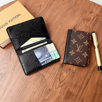 Eleganti portafogli Lou a quadri & con monogramma