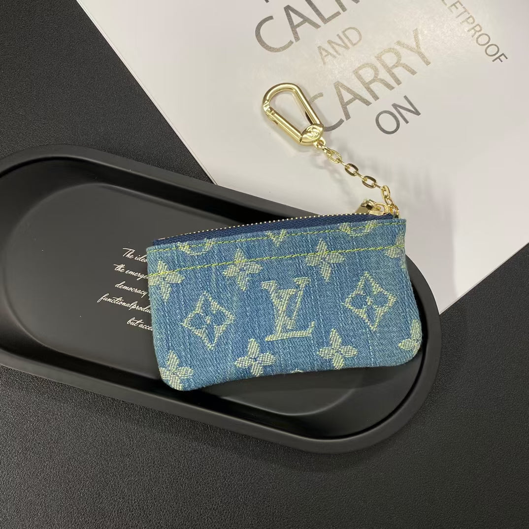 Luxusní pouzdro na mince Monogram – Stylová & Kompaktní peněženka na klíče