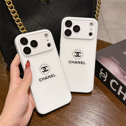 Klasický minimalistický luxusný obal na iPhone – biela lesklá edícia