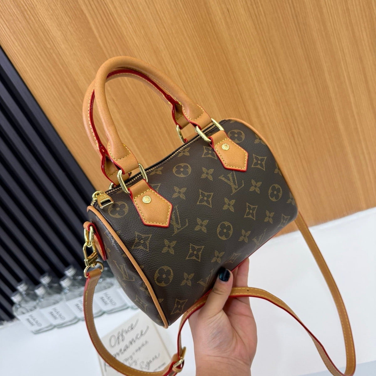 Klasická taška Monogram Mini Barrel Bag