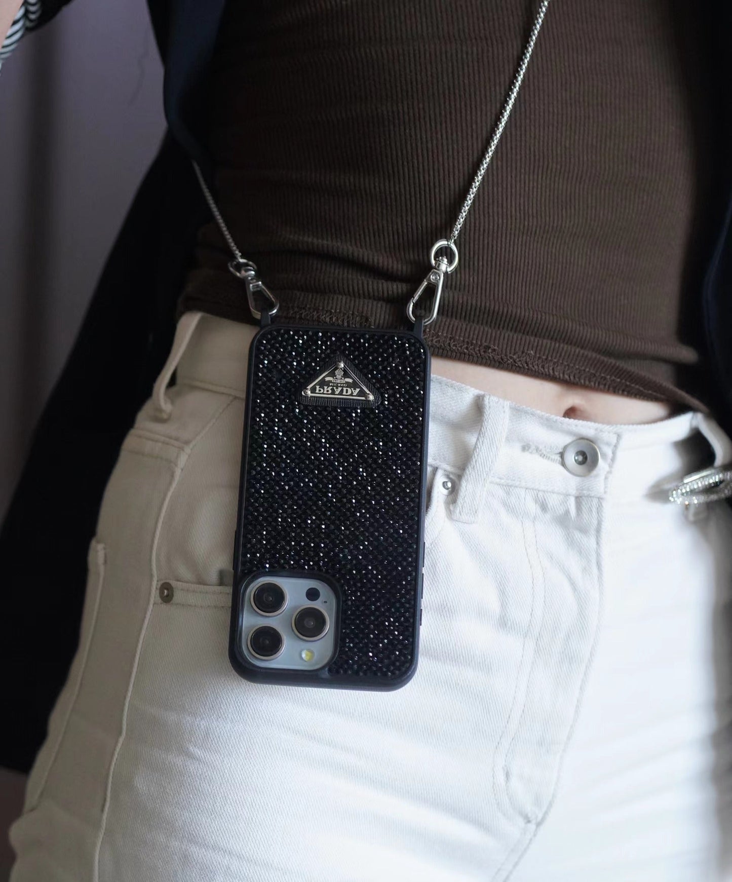 Custodia per iPhone a tracolla di lusso con diamanti