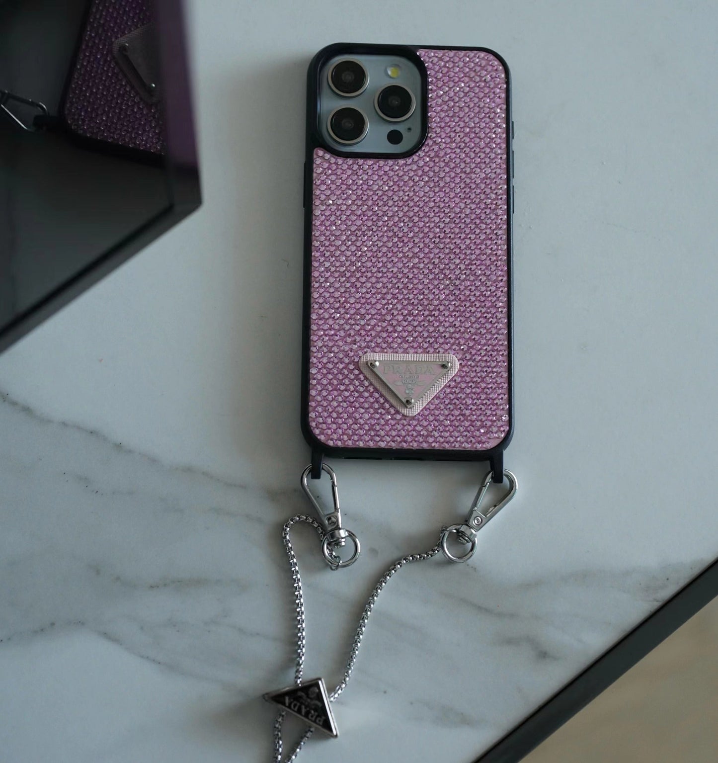 Custodia per iPhone a tracolla di lusso con diamanti