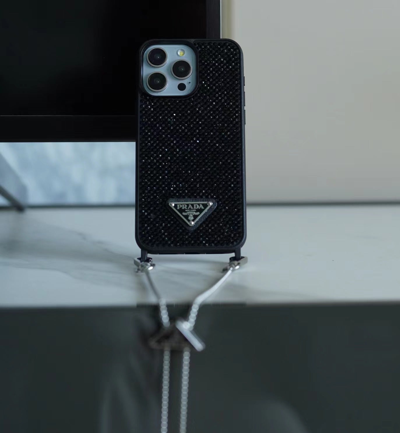 Custodia per iPhone a tracolla di lusso con diamanti
