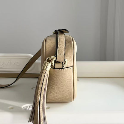 Pokročilá crossbody kabelka z oblázkové kůže