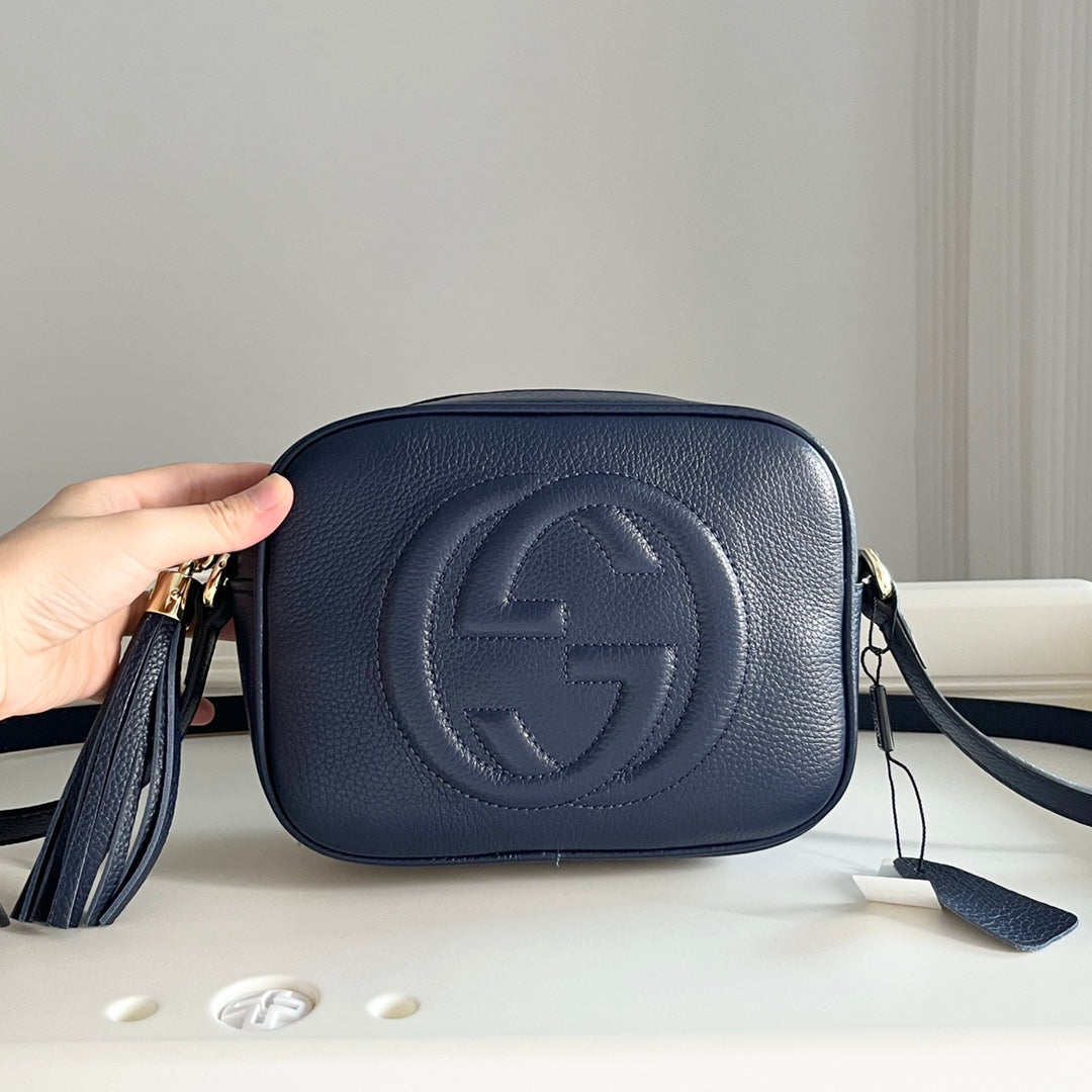 Pokročilá crossbody kabelka z oblázkové kůže