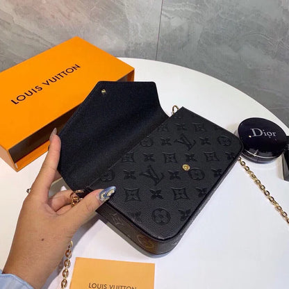 Crossbody com corrente de envelope com monograma vintage