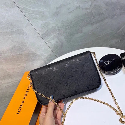 Crossbody com corrente de envelope com monograma vintage