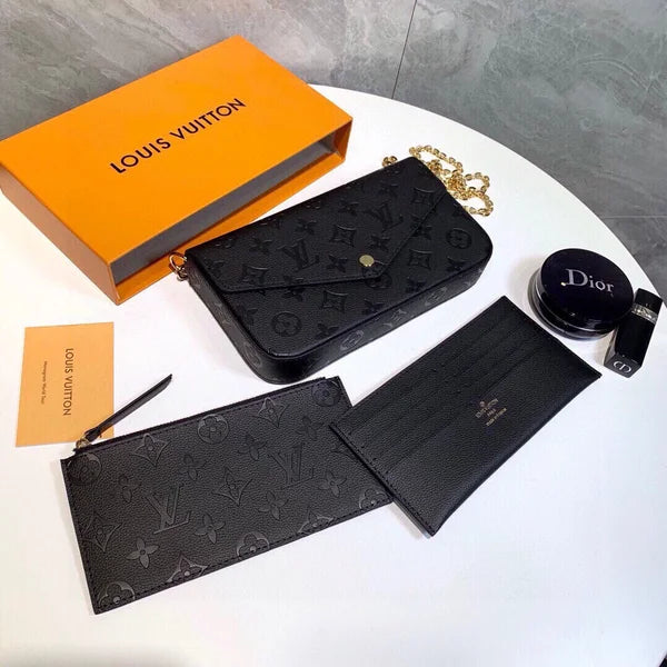 Crossbody com corrente de envelope com monograma vintage