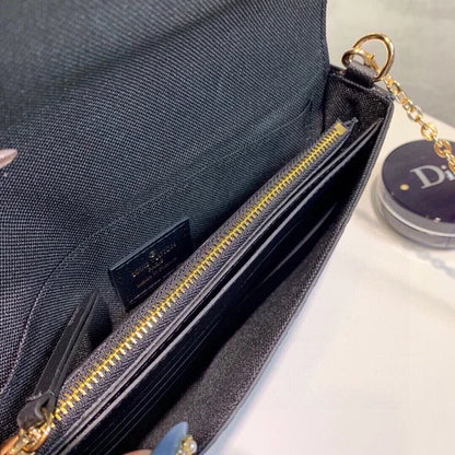 Crossbody com corrente de envelope com monograma vintage