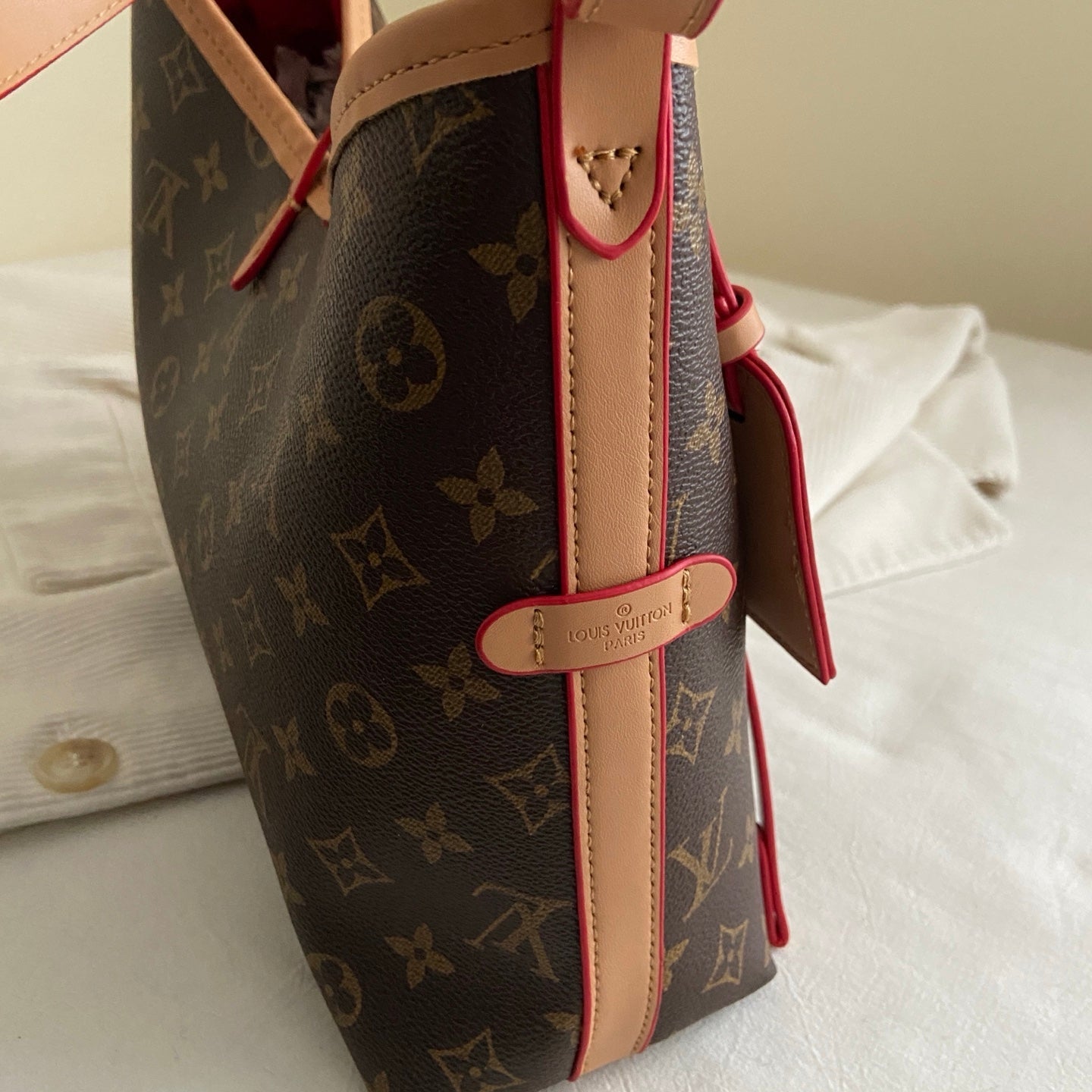 Umhängetasche mit Monogramm-Kreuzriemen
