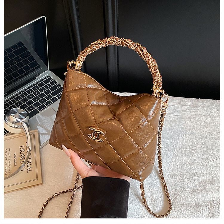 Quiltet Chain Cloud Bag - Justerbar strop med tekstureret crossbody