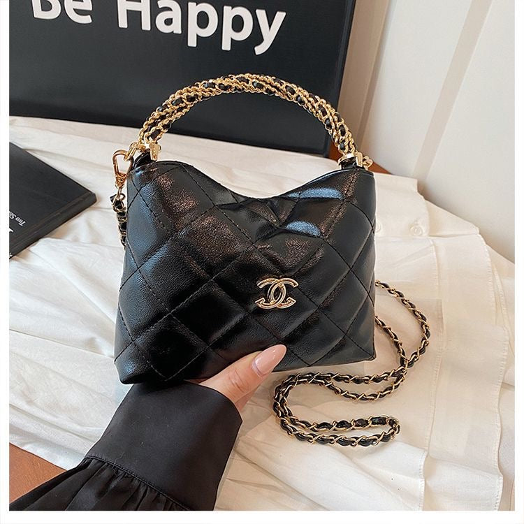 Quiltet Chain Cloud Bag - Justerbar strop med tekstureret crossbody