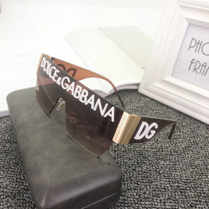 Lunettes de soleil carrées à la mode