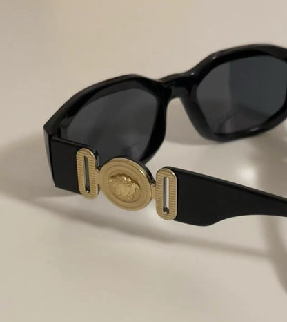 Sunglasses só