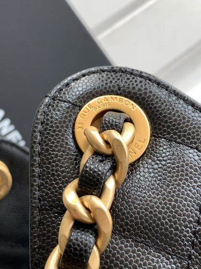 Bolsa pequena CC 25 em couro de bezerro granulado & Bolsa de metal dourado