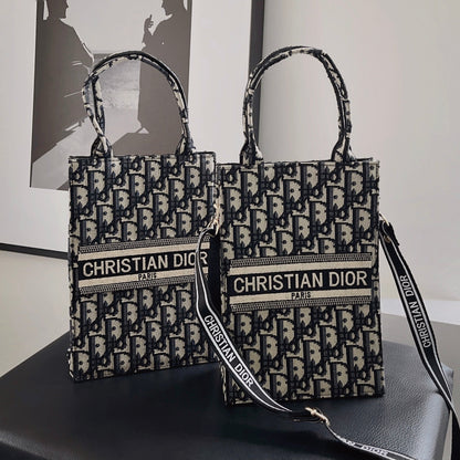 Klasická kabelka s crossbody popruhem