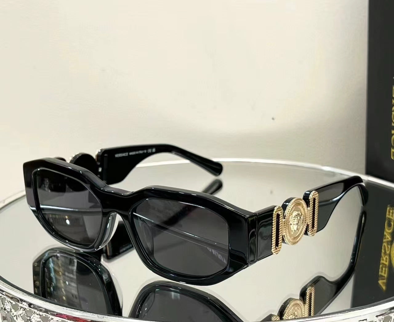 Sunglasses só