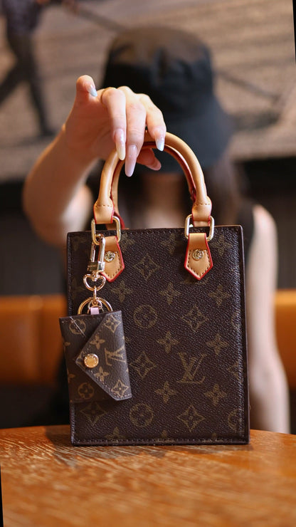Klasická kabelka s crossbody popruhem