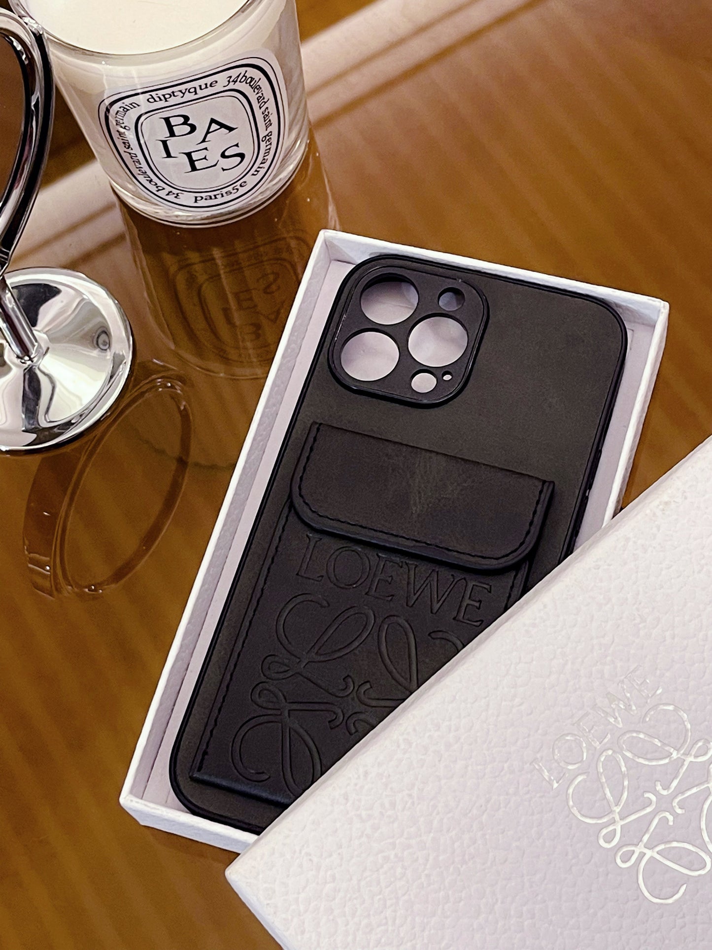 Cás iPhone só Le Sealbhóir Cárta Dubh-LZP241448