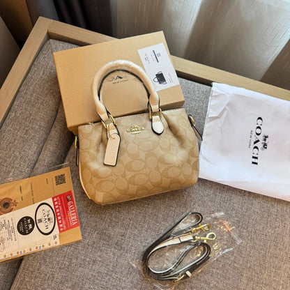 Crafted to Perfection: Mála Láimhe Leathar le Luxe Touch