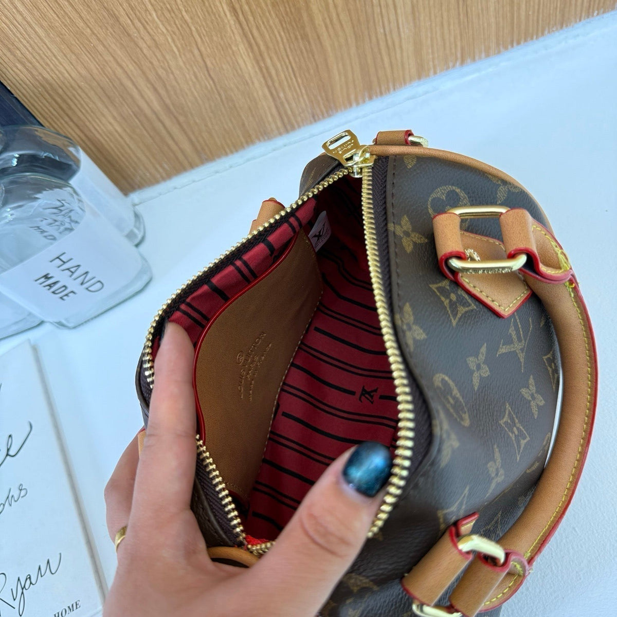Klasická taška Monogram Mini Barrel Bag