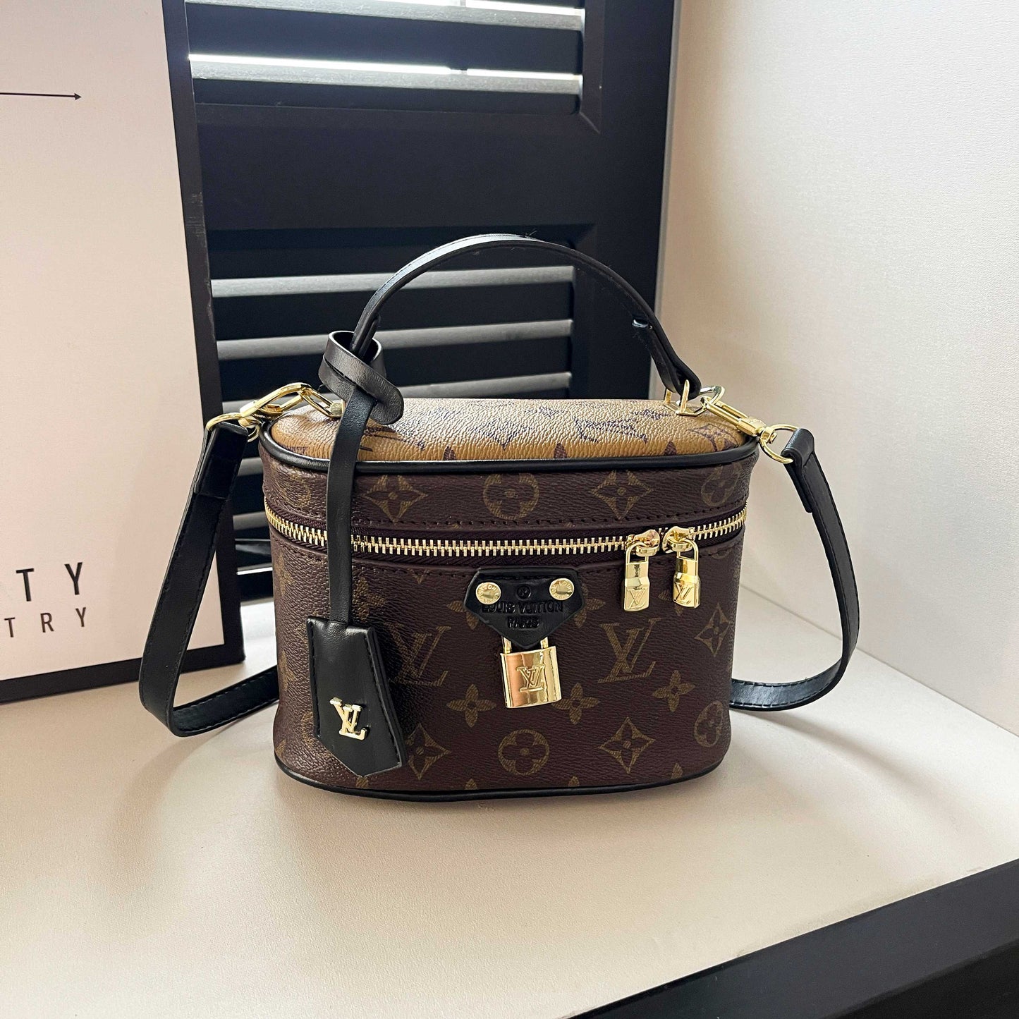 Bolsa de mão Box com inspiração vintage – Elegant Monogram Tote Box