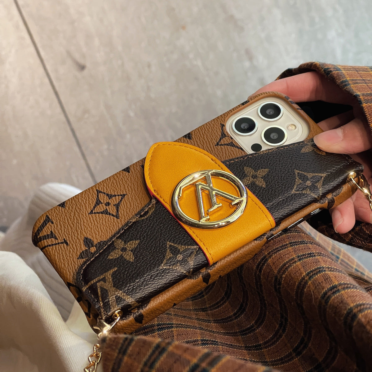 Cás iPhone Sealbhóir Cárta Traschomhlachta só