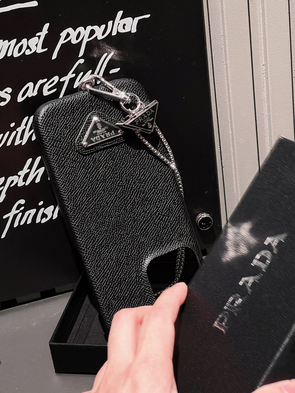 Cás iPhone Crossbody Leathar só