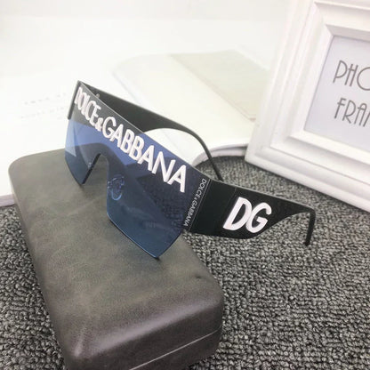 Lunettes de soleil carrées à la mode