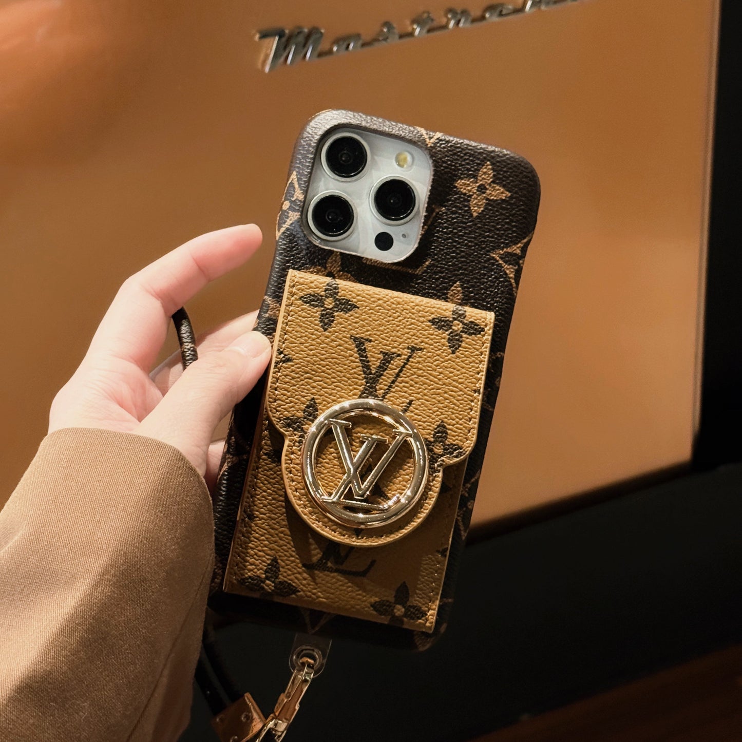Luxusní řetízkové pouzdro na iPhone