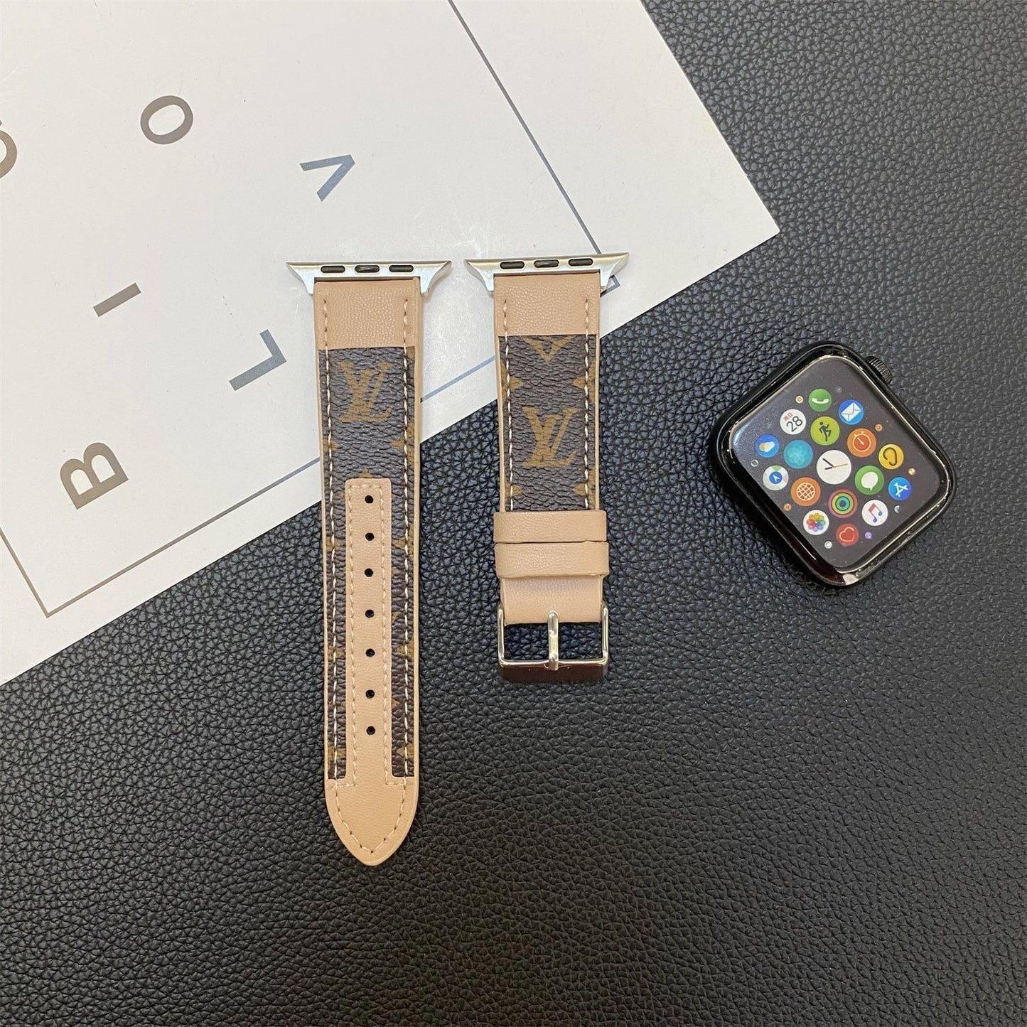 APPLE-WATCH-ARMBAND MIT MONOGRAM-NÄHTEN AUS LEDER