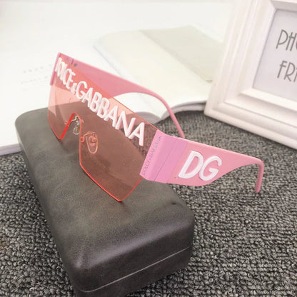 Lunettes de soleil carrées à la mode
