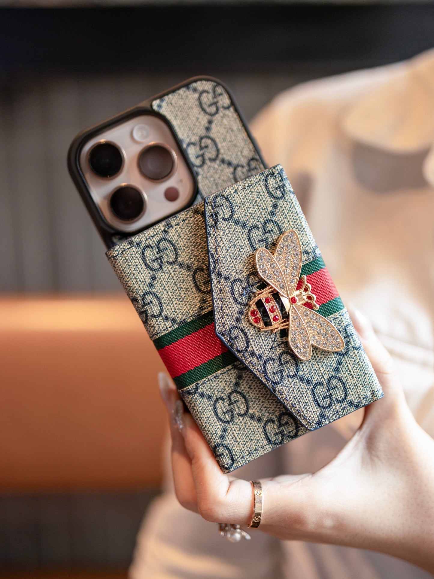 Ardchás iPhone Crossbody Préimh le Sealbhóir Cárta & Strap Gualainn