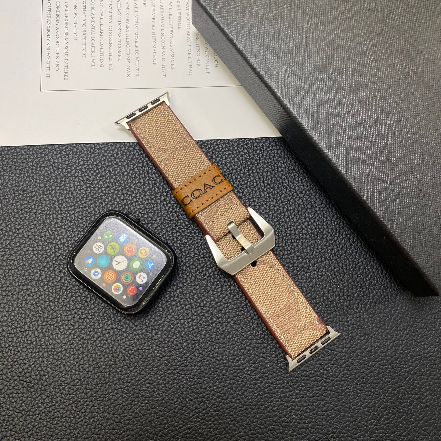 Kožený klasický řemínek Apple Watch světle hnědý-YHK244221710