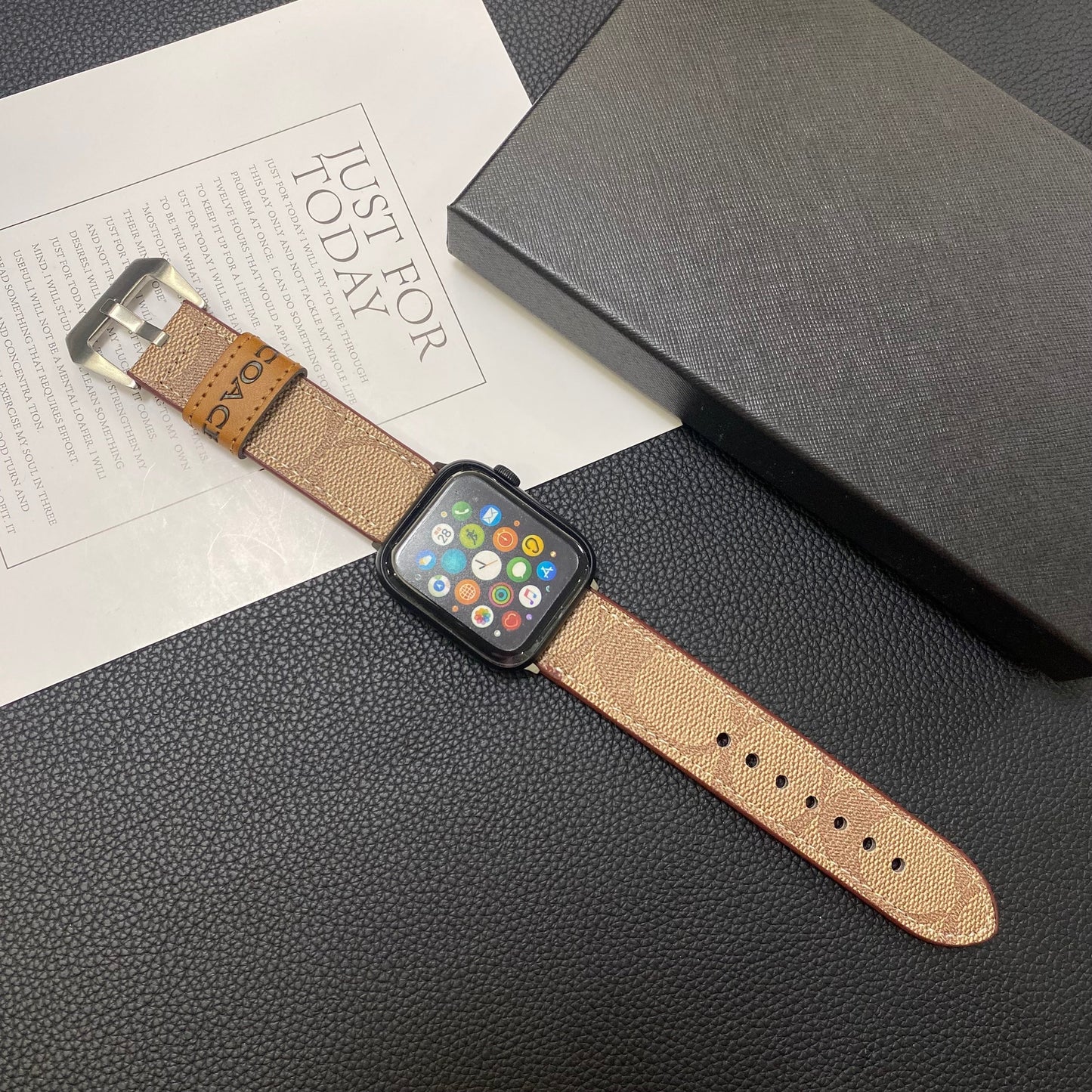 Kožený klasický řemínek Apple Watch světle hnědý-YHK244221710