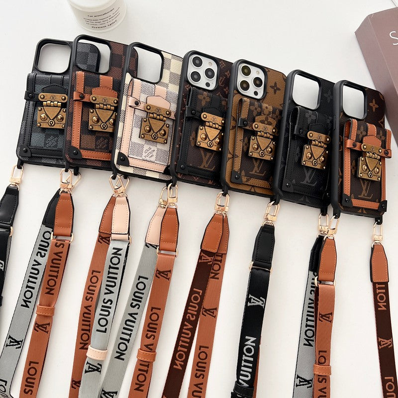 Étui pour iPhone avec chaîne à bandoulière marron de luxe