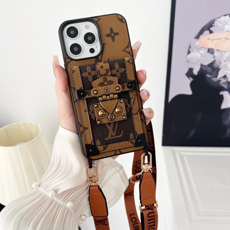 Étui pour iPhone avec chaîne à bandoulière marron de luxe