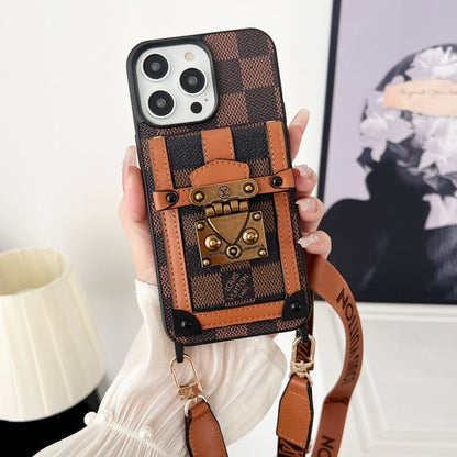 Étui pour iPhone avec chaîne à bandoulière marron de luxe