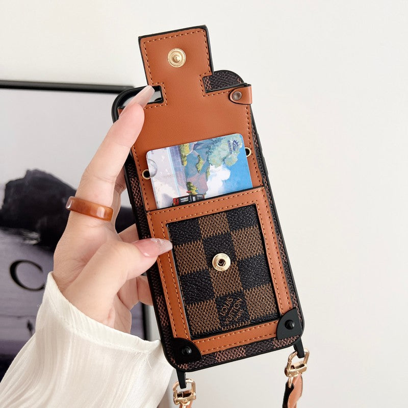 Étui pour iPhone avec chaîne à bandoulière marron de luxe